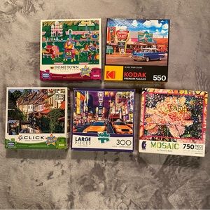 🧩 Set of 5 Puzzles
Nice Variety
300-1000 pieces
All in very good used condition